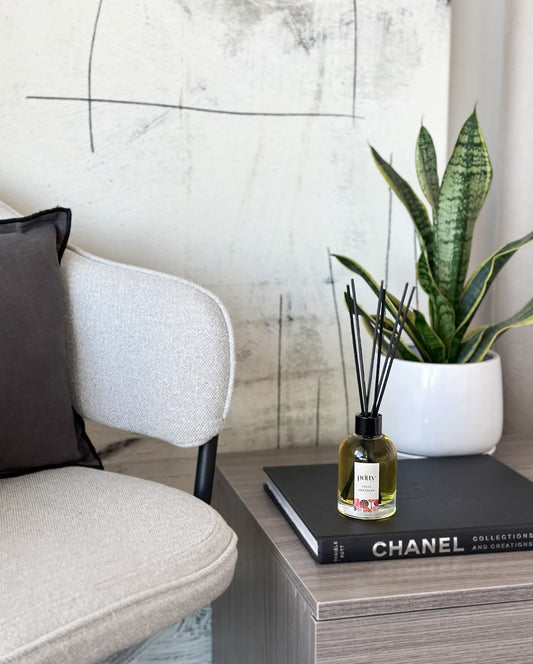 Difusor de varillas: Aromatiza tu hogar con estilo y naturalidad.